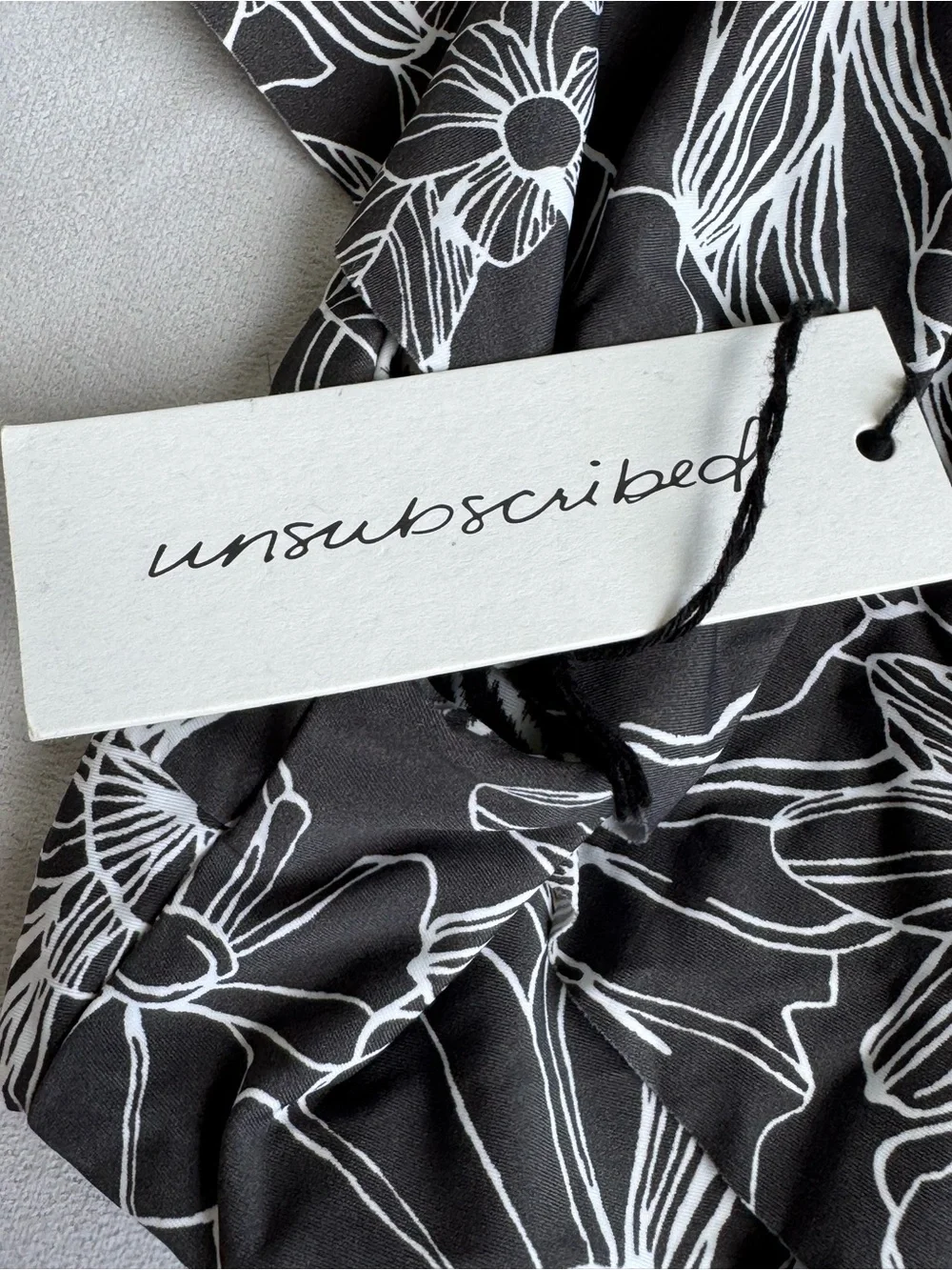 Unsubscribed Women One Shoulder Ruffle Bikini Top Black White Floral Small NEW
